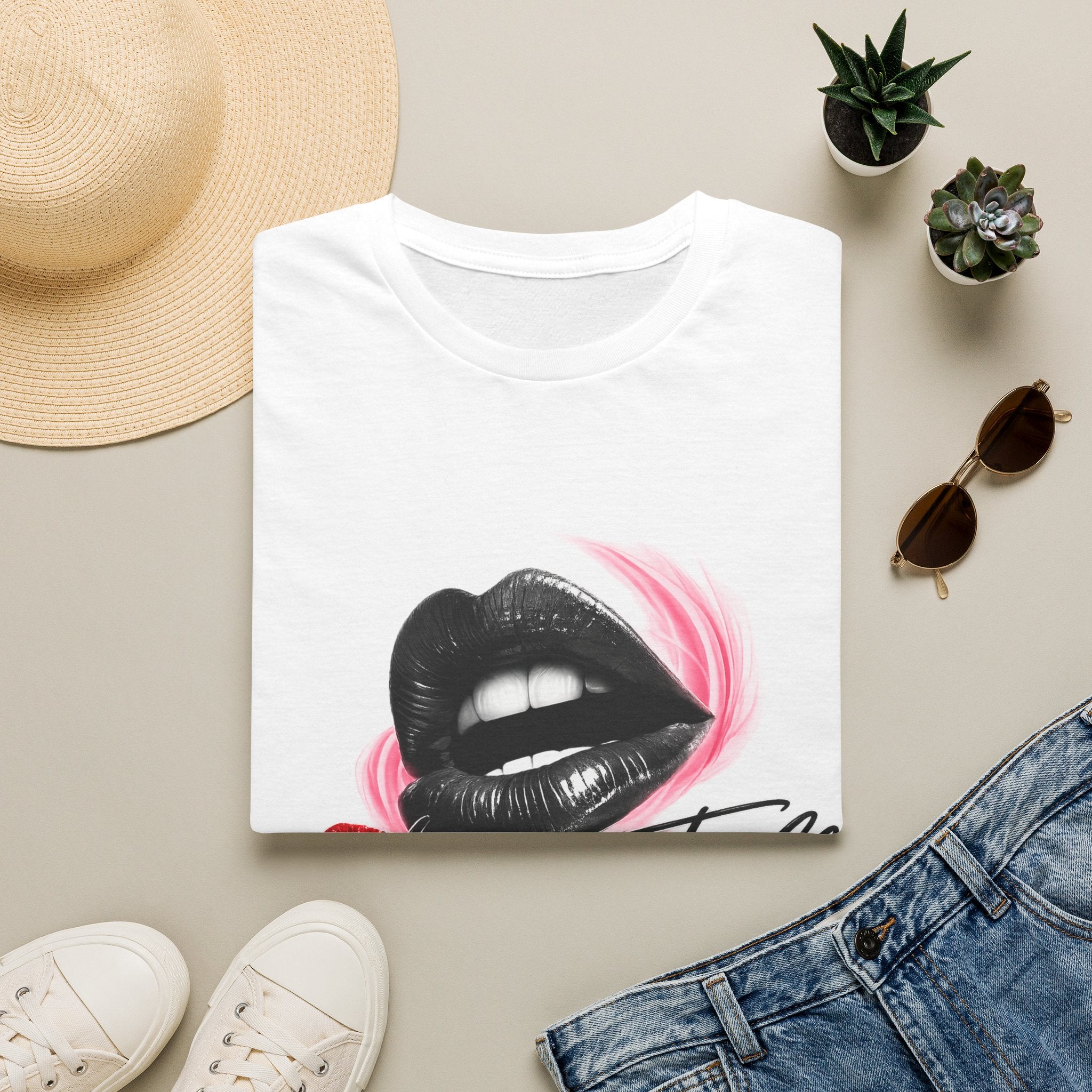 'Kiss n Tell Las Vegas' Graphic Tee (Bla
