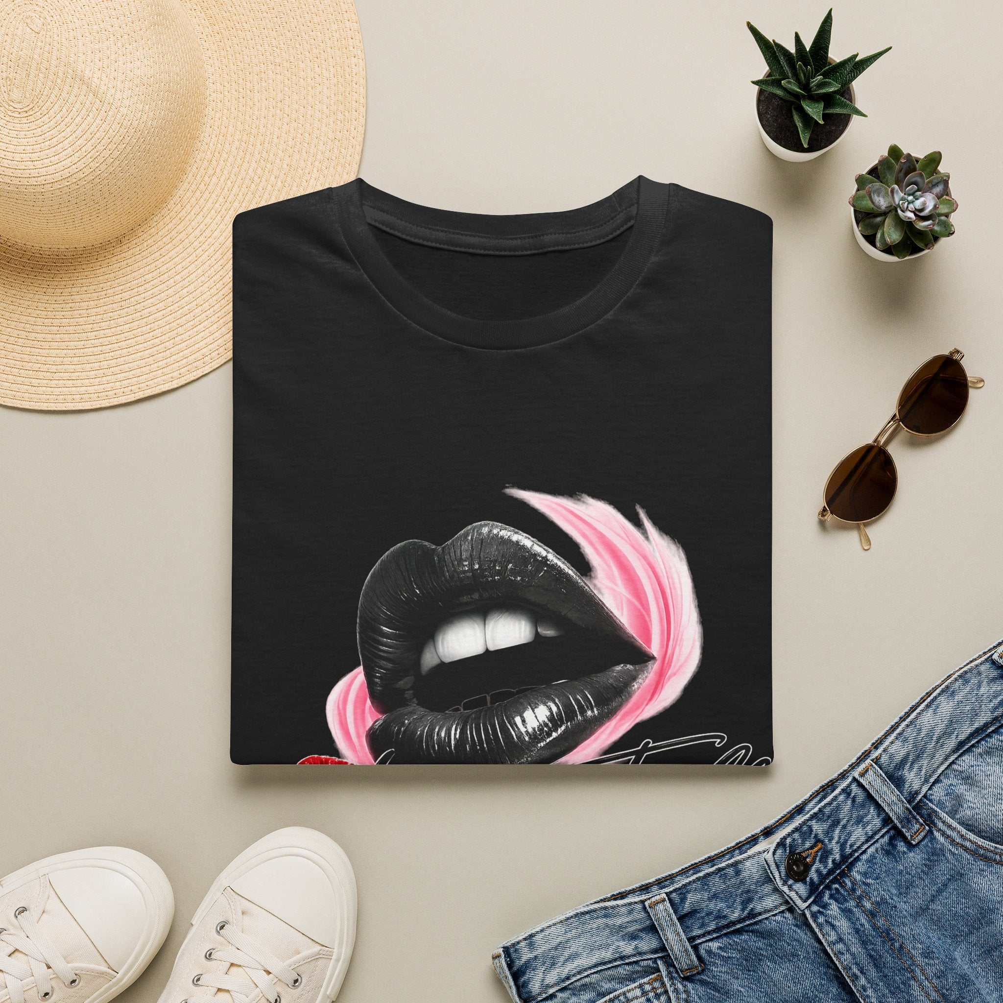 'Kiss n Tell Las Vegas' Graphic Tee (Bla