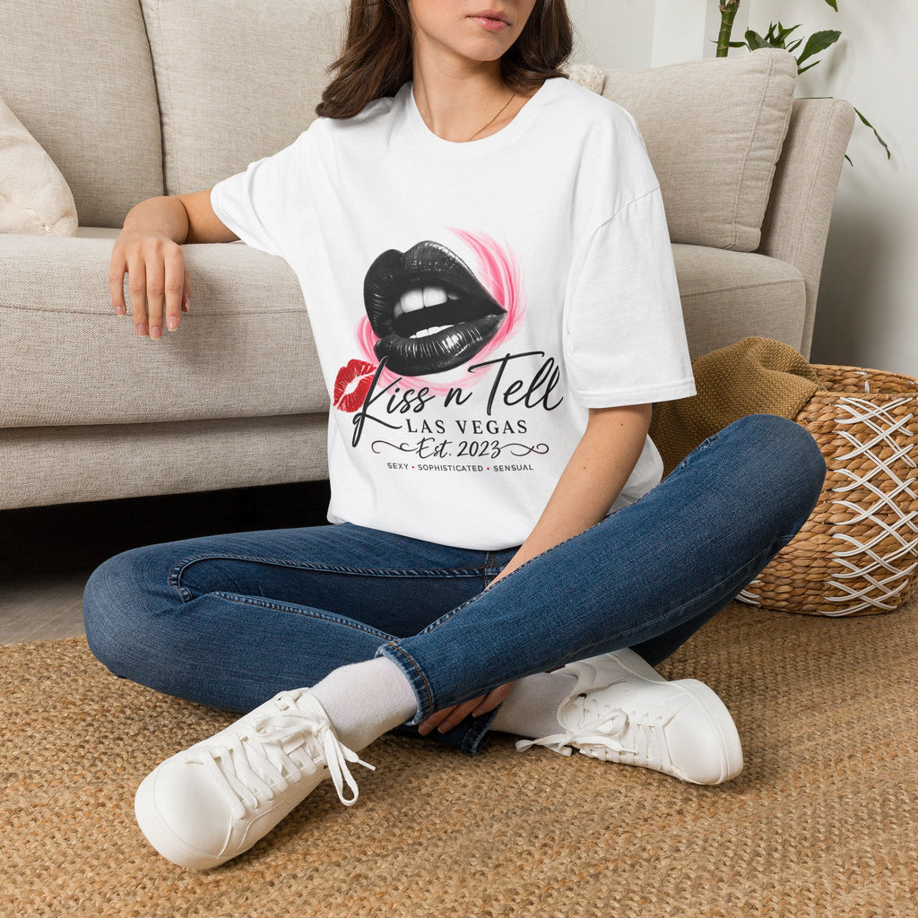 'Kiss n Tell Las Vegas' Graphic Tee (Bla